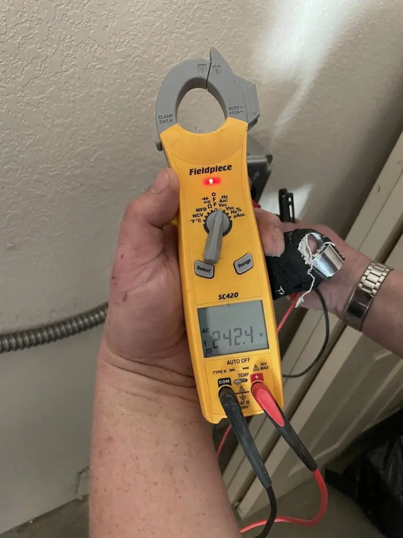 Voltage testing with clamp meter during Generator Installation in Rostraver